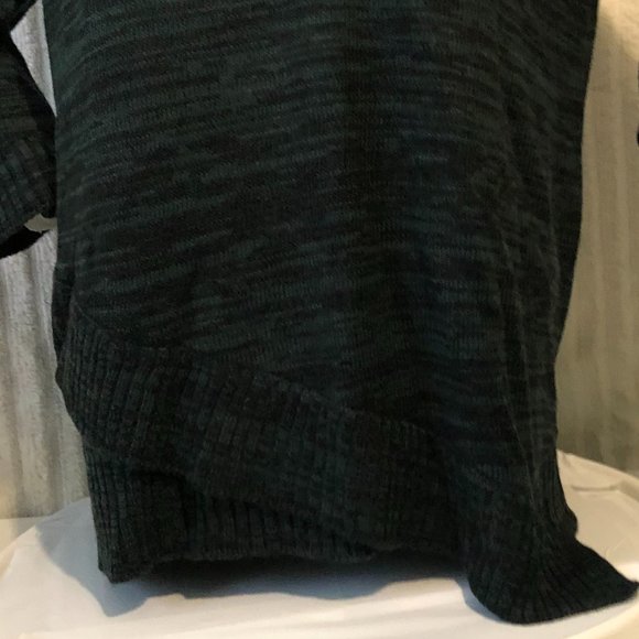 WARM SWEATER WITH RUFFLES ONE OF THE SIDES ON THE BOTTOM.  NWT SIZE PXL - Picture 5 of 8